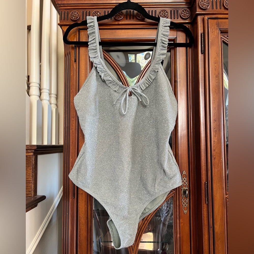 NWOT Rylee + Cru Women’s one piece XL